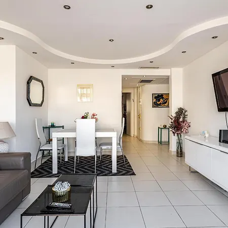 Latour Maubourg 20 By Halldis *