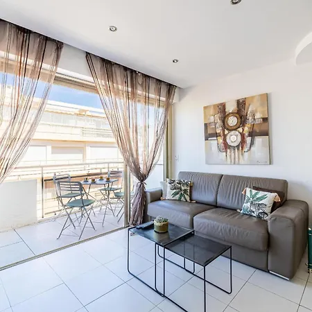 Latour Maubourg 20 By Halldis Κάννες